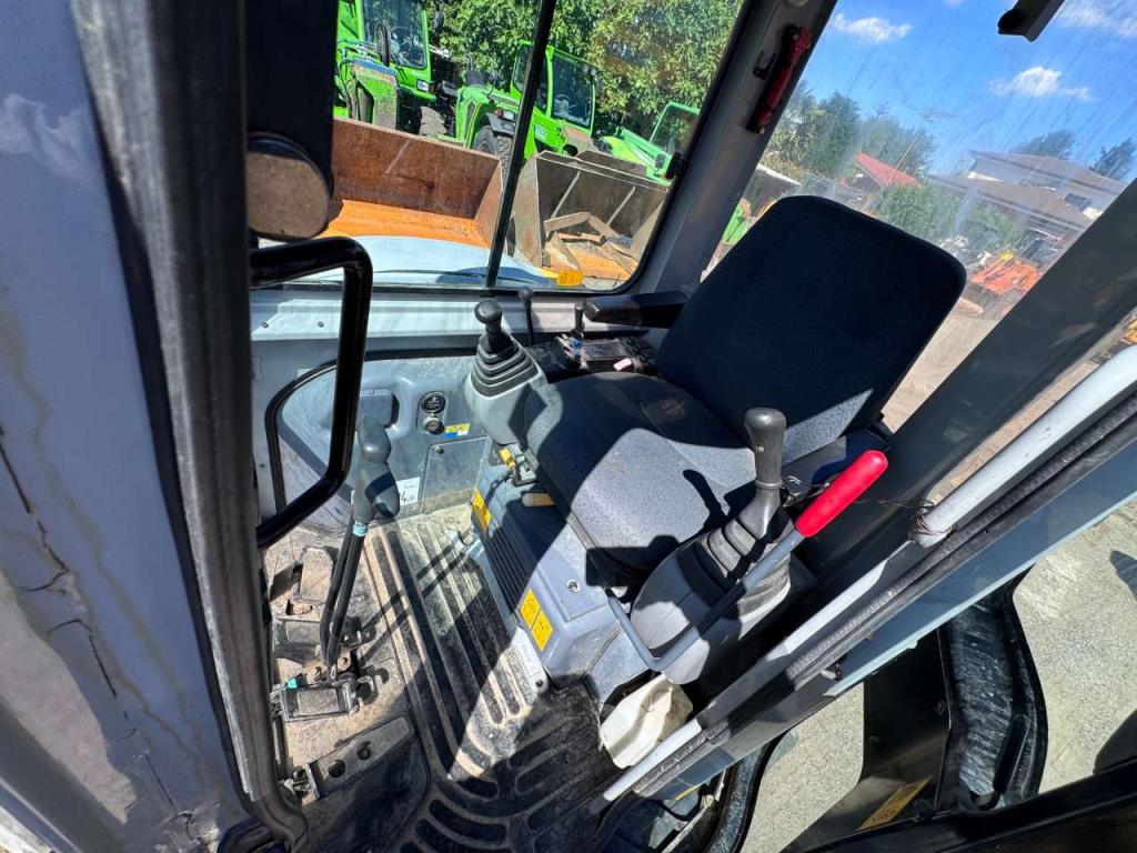 New Holland Kobelco E50.2 SR Photo 8