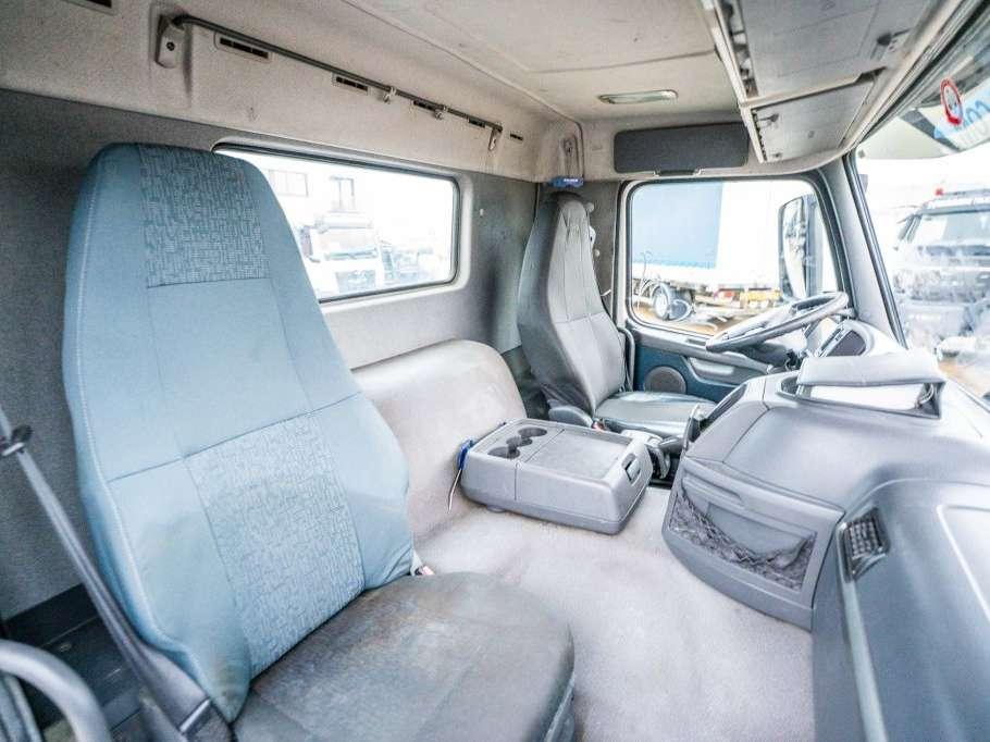 Volvo FM 330 Photo 10