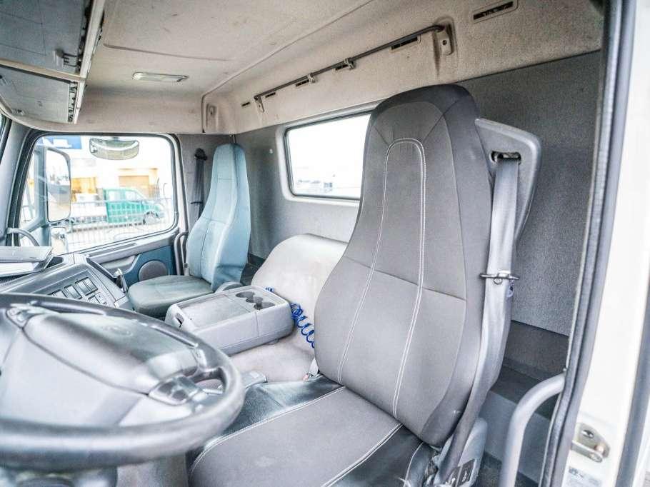 Volvo FM 330 Photo 13