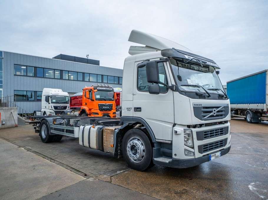 Volvo FM 330 Photo 2