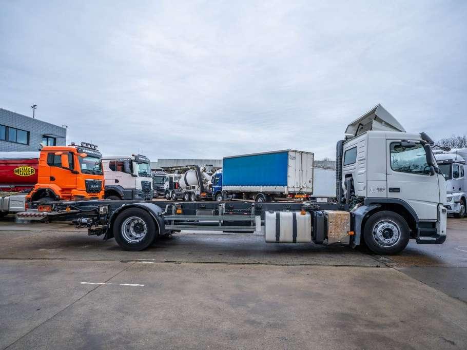 Volvo FM 330 Photo 3