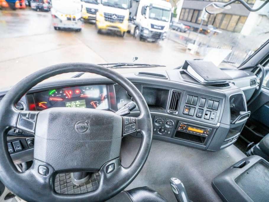 Volvo FM 330 Photo 8