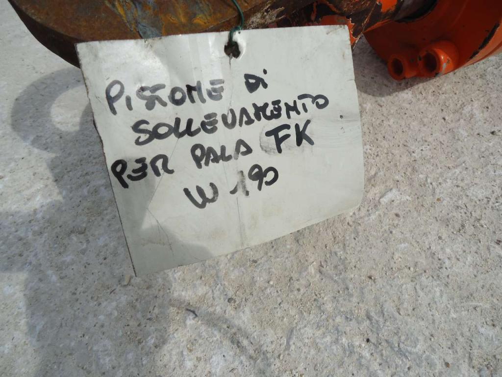 Lifting piston for Fiat Kobelco W190 Photo 5