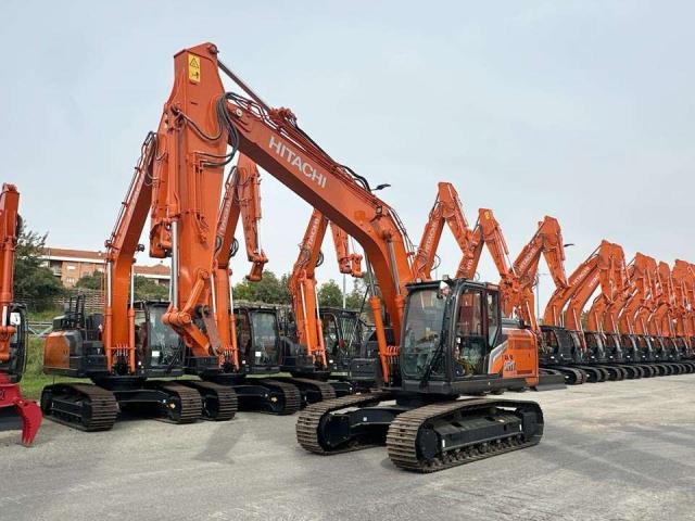 Hitachi ZX180LCN-7 - Crawler excavator for sale in Cuneo by