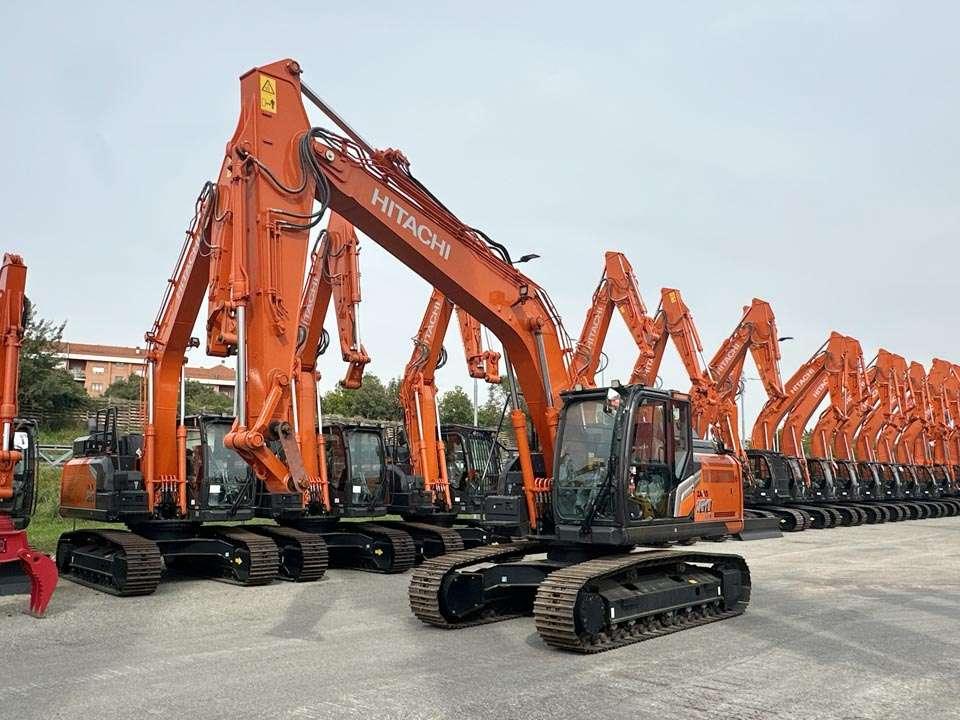 Hitachi ZX180LCN-7 - Crawler excavator for sale in Cuneo by