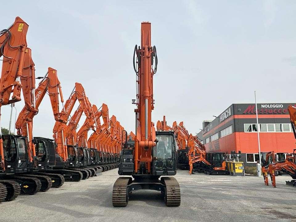 Hitachi ZX180LCN-7 Photo 19