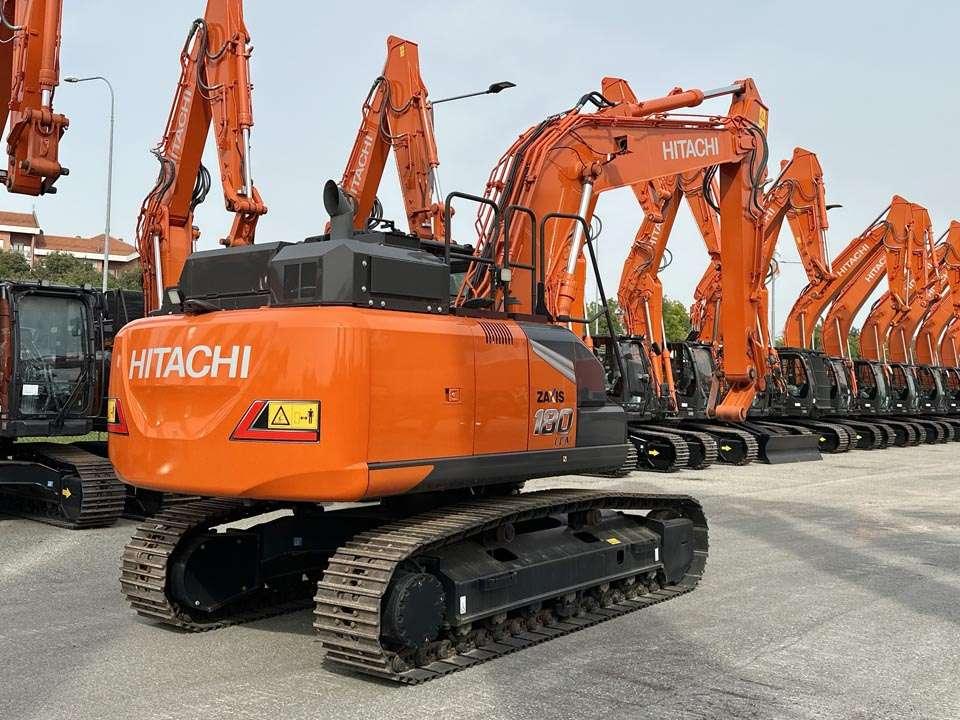 みっちぃ Hitachi ZX180LCN-7 - Crawler excavator for sale in Cuneo by