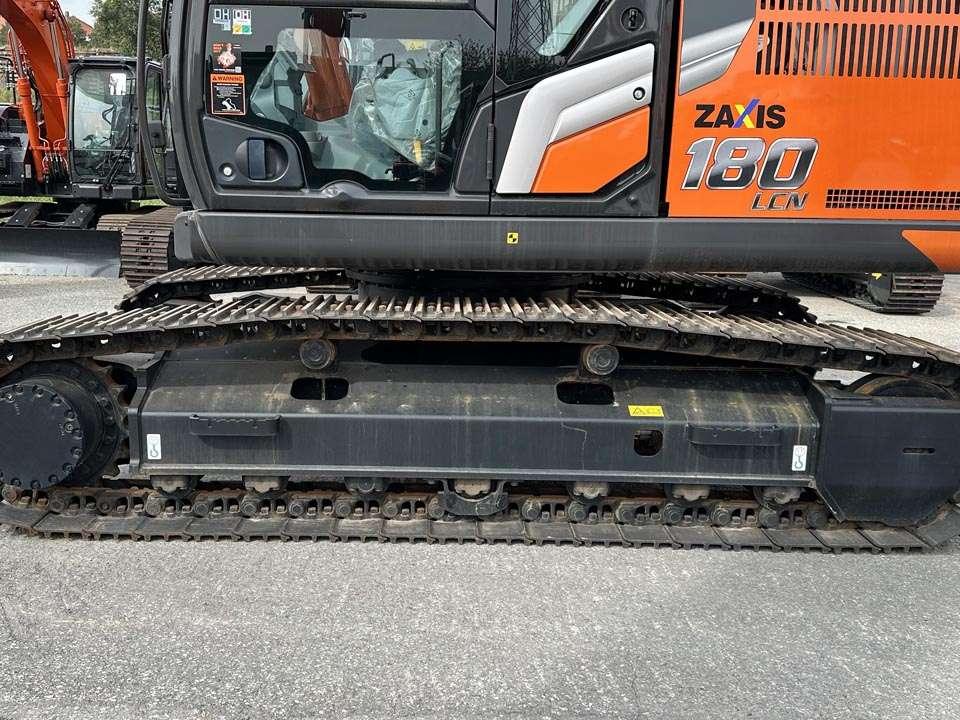 Hitachi ZX180LCN-7 - Crawler excavator for sale in Cuneo by