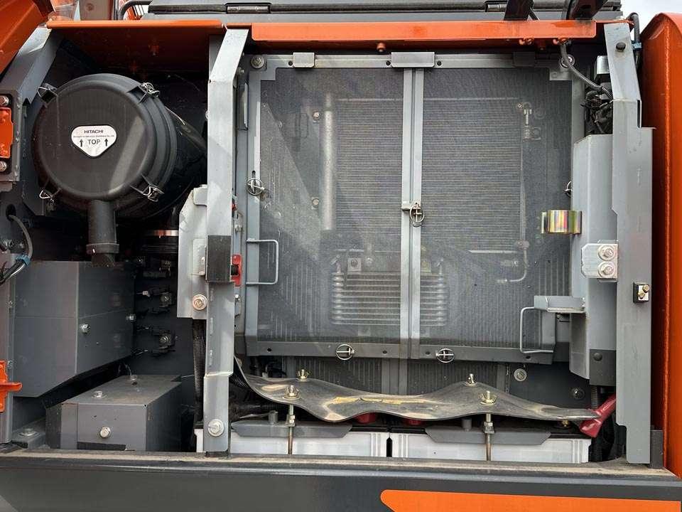 Hitachi ZX180LCN-7 Photo 8