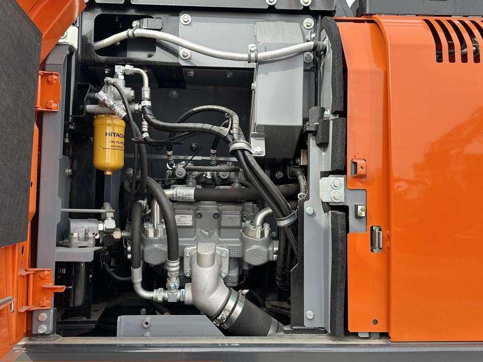 Hitachi ZX180LCN-7 Photo 9