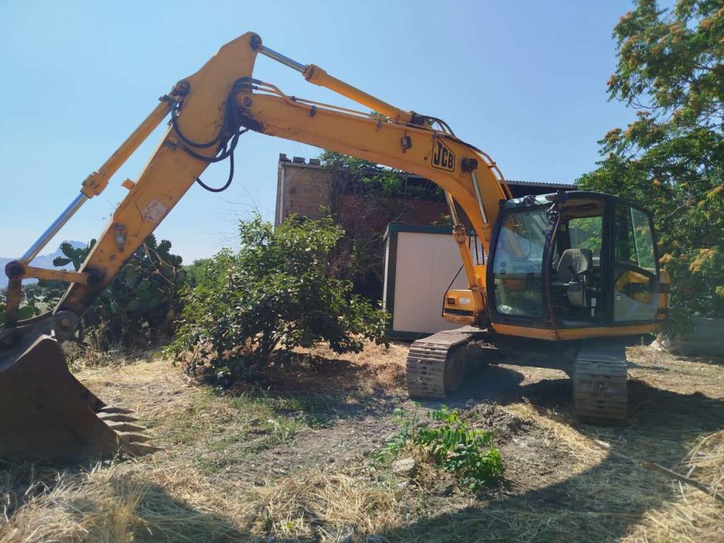 JCB JS130 Photo 1