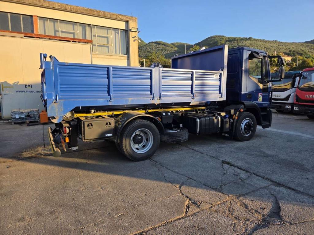 Iveco EUROCARGO CUBE 120-220 Photo 17