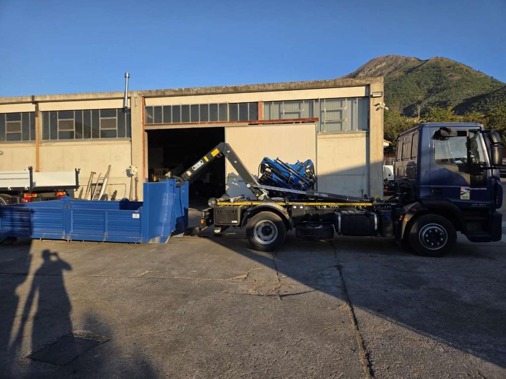 Iveco EUROCARGO CUBE 120-220 Photo 6