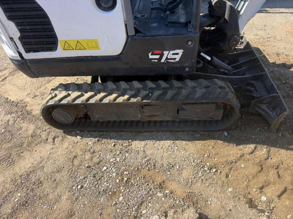 Bobcat E19 Photo 8