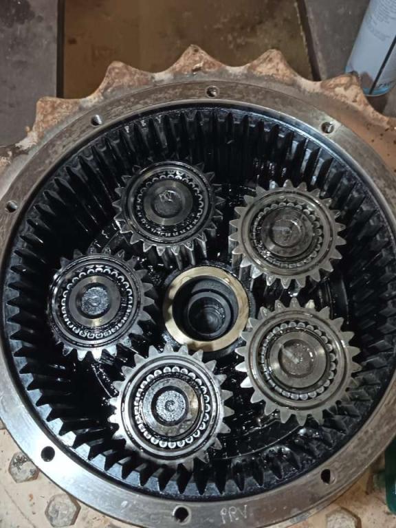 Traction drive for New Holland E 245 Photo 1