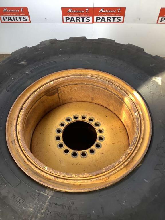 Tire with rim for Caterpillar 924G Photo 3