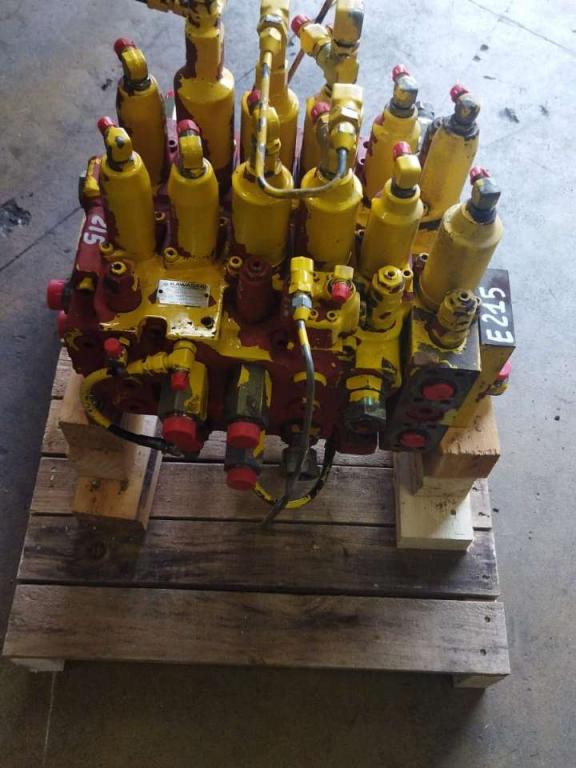 Hydraulic distributor for New Holland E 215 Photo 2