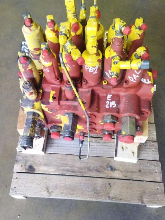 Hydraulic distributor for New Holland E 215 Photo 3