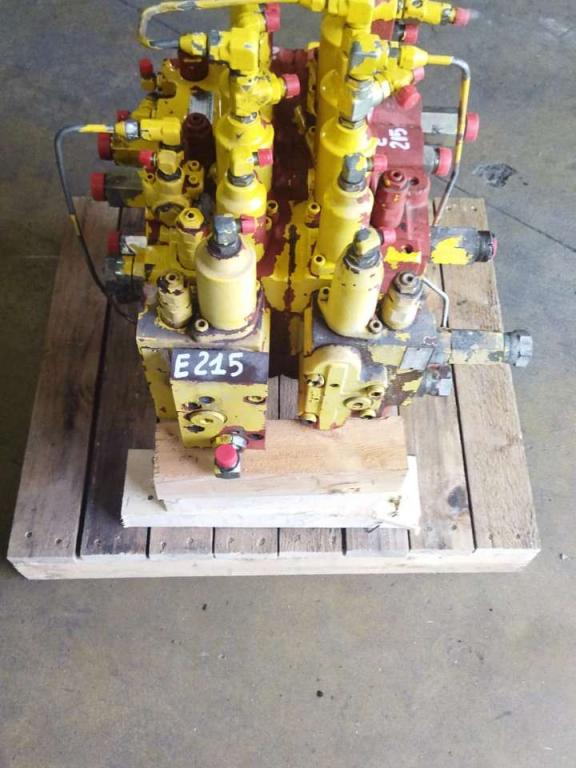 Hydraulic distributor for New Holland E 215 Photo 4