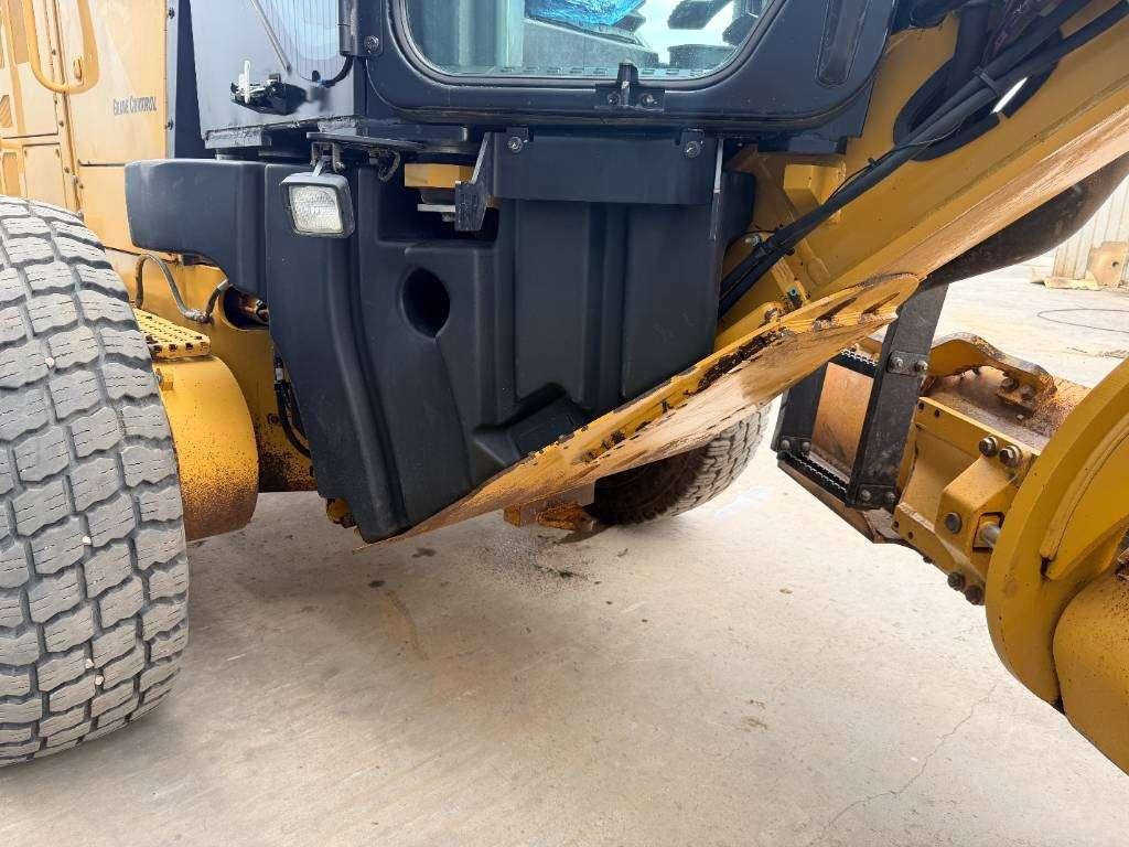 Caterpillar 140M3 Photo 25