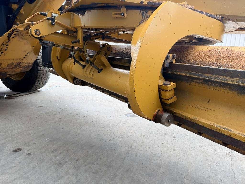 Caterpillar 140M3 Photo 26