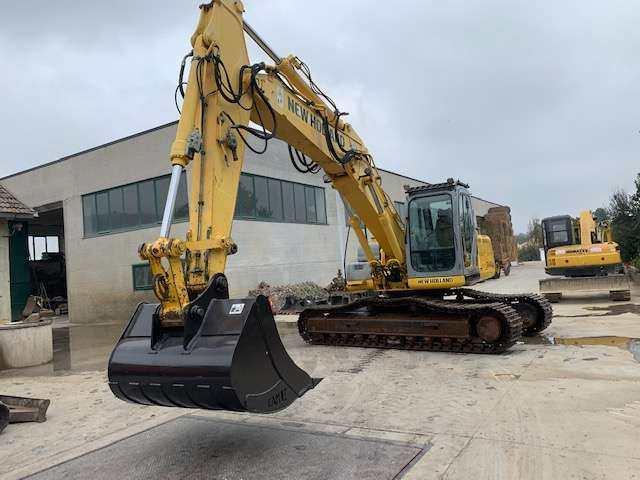 New Holland E245B Photo 12