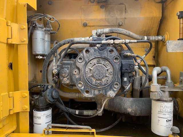 New Holland E245B Photo 14
