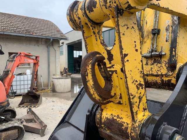 New Holland E245B Photo 15