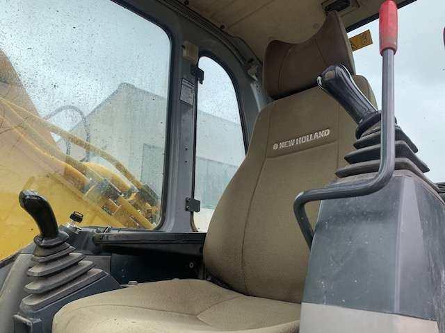 New Holland E245B Photo 6