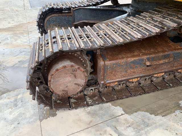 New Holland E245B Photo 9