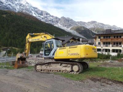 New Holland E 385 B sold by Solderer Srl