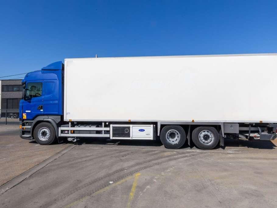 Scania R410 6X2+CHEREAU+CARRIER 1150 U MT-TRI-TEMP+DHOLLANDIA 2.5T. Photo 7