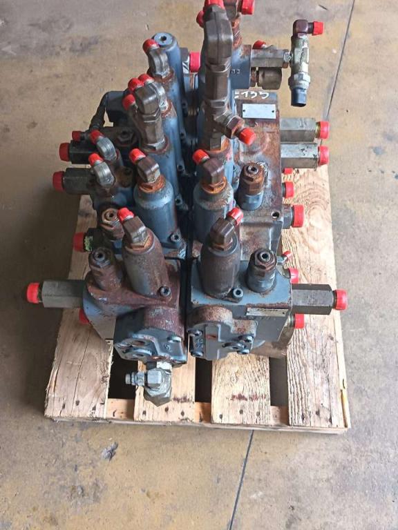 Hydraulic distributor for Fiat Kobelco E 135 Photo 1