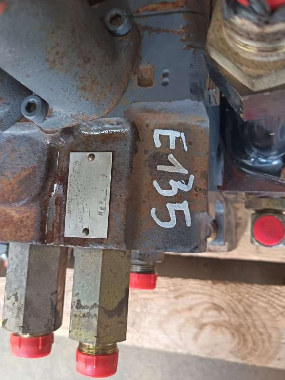 Hydraulic distributor for Fiat Kobelco E 135 Photo 3