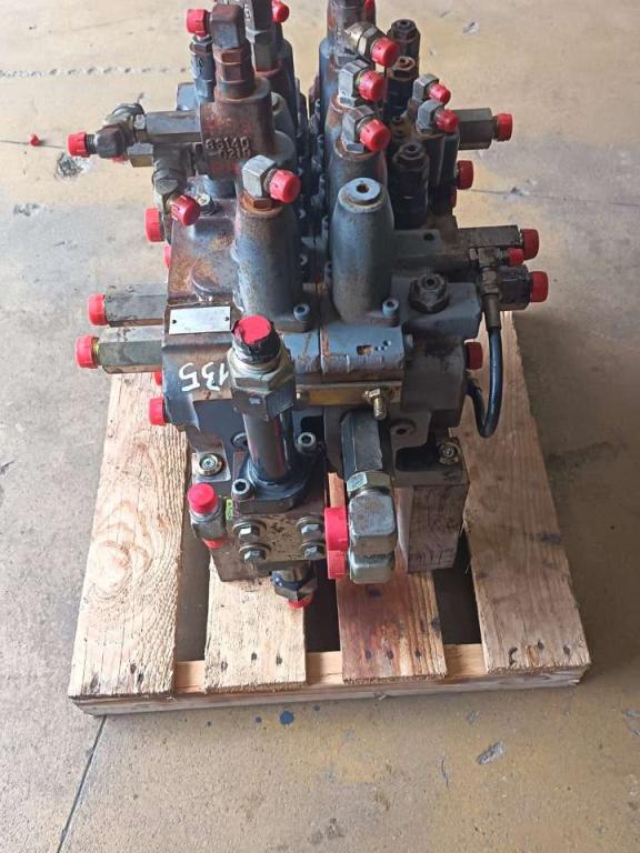 Hydraulic distributor for Fiat Kobelco E 135 Photo 5