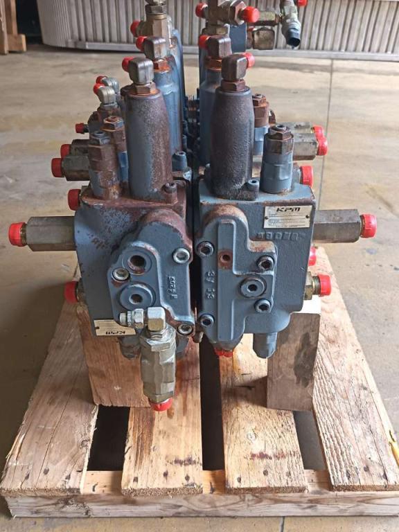 Hydraulic distributor for Fiat Kobelco E 135 Photo 6