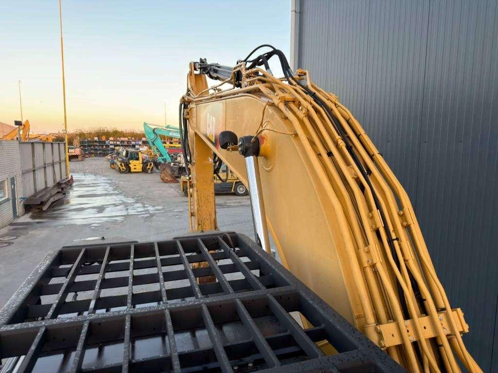 Caterpillar 320E L Photo 24