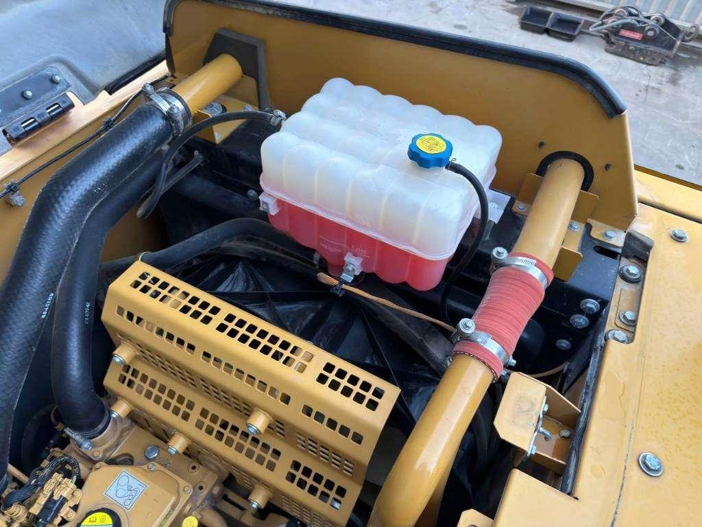 Caterpillar 320E L Photo 29