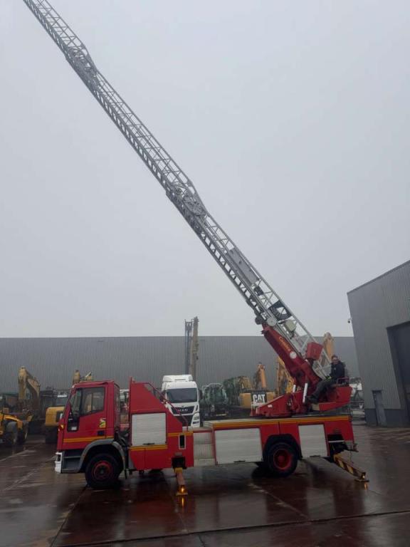 Iveco 130E23 4x2 Firetruck Photo 10