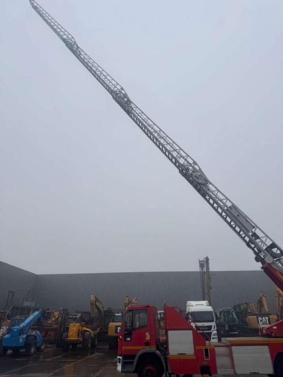 Iveco 130E23 4x2 Firetruck Photo 11