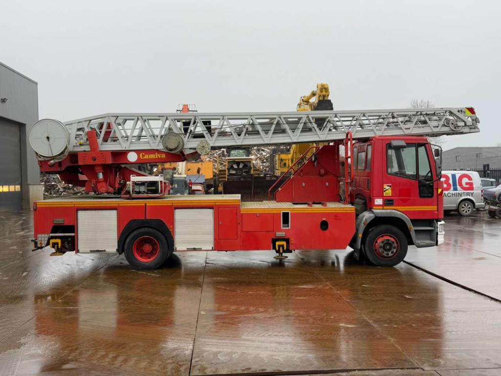 Iveco 130E23 4x2 Firetruck Photo 12