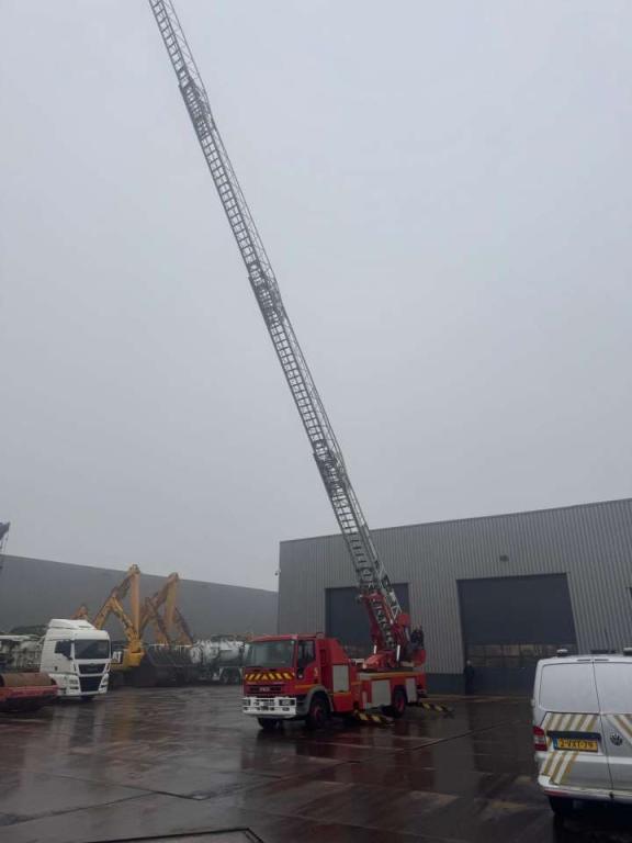 Iveco 130E23 4x2 Firetruck Photo 2