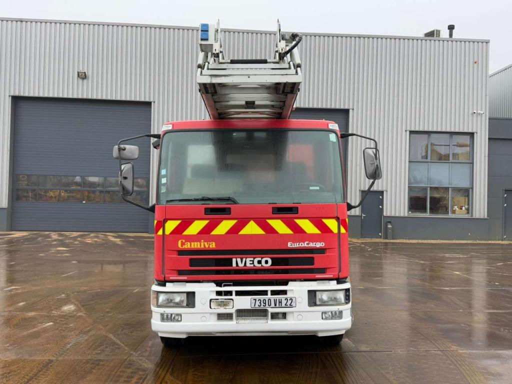Iveco 130E23 4x2 Firetruck Photo 3