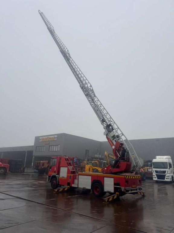 Iveco 130E23 4x2 Firetruck Photo 9