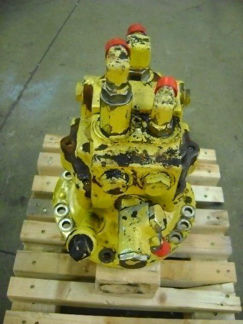 Turntable rotation motor for Komatsu PW 130 Photo 1