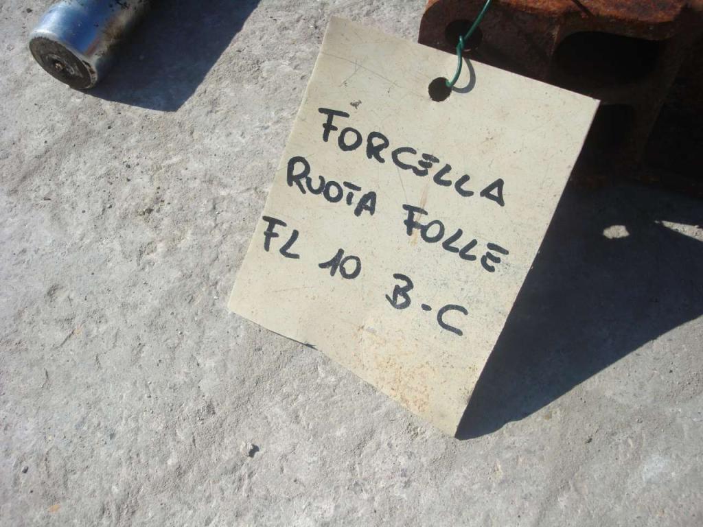 Idler wheel fork for Fiat Allis AD10-FL10B-FL10C (codice 76008544) Photo 3