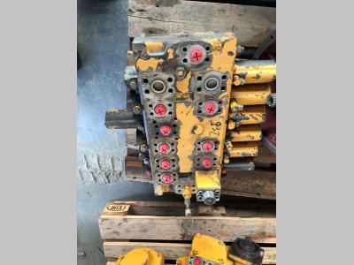 Hydraulic distributor for Liebherr R932 sold by Fratelli Zenzalari S.r.l.