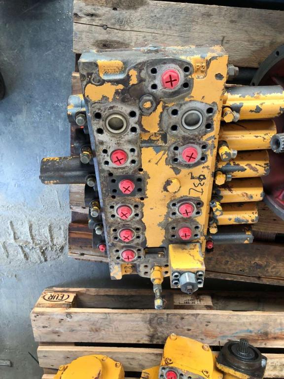 Hydraulic distributor for Liebherr R932 Photo 1