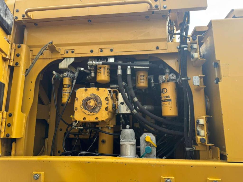Caterpillar 374FL Photo 25