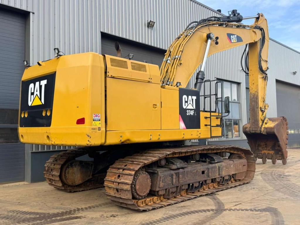 Caterpillar 374FL Photo 6
